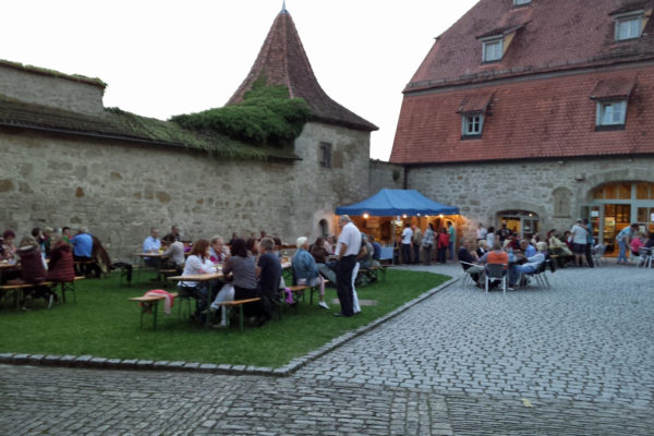 Cafeteria Sitzplätze Außenbereich